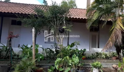 CASA COM ÓTIMA LOCALIZAÇÃO