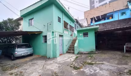 4 casas com quarto, cozinha, banheiro e 1 vaga