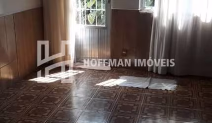 CASA COM ÓTIMA LOCALIZAÇÃO
