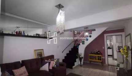 Sobrado com 4 Quartos, 2 Banheiros, 1 Vaga à venda - Centro