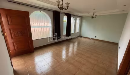 Sobrado com 3 Quartos, 1 Suíte, 6 Vagas à venda - Barcelona
