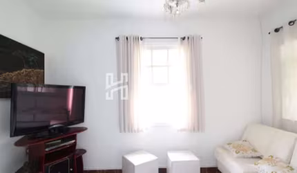 CASA COM ÓTIMA LOCALIZAÇÃO