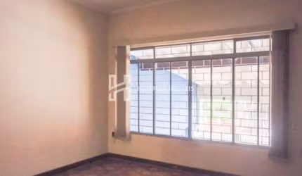 CASA TÉRREA, ÓTIMA LOCALIZAÇÃO
