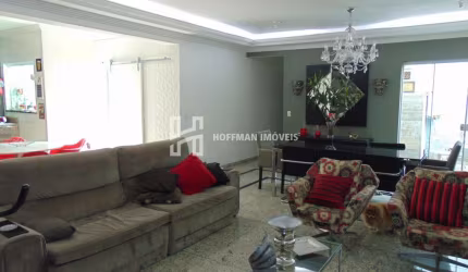 LINDO APARTAMENTO COM ÓTIMA LOCALIZÃO