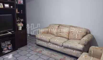 Casa térrea com 02 dormitórios, 04 vagas + Salão à venda no Santa Paula - São Caetano do Sul