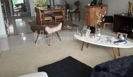 Casa com 4 dormitórios 2 suítes e 4 vagas de garagem a venda no Barcelona