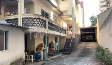 Sobrado com 7 dormitórios no Santa Paula