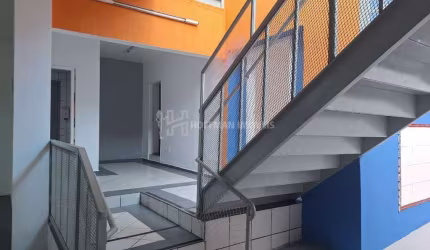 Prédio comercial, com 12 salas, bairro Osvaldo Cruz