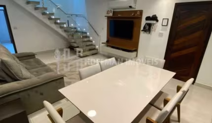 Sobrado à venda reformado com 03 dormitórios e 04 vagas no Bairro Olímpico