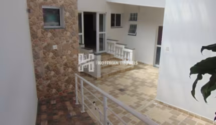 Sobrado com 3 dormitorios, 1 suite e 2 vagas de garagem no bairro Olimpico.
