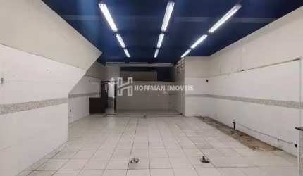 Salão comercial com 118m² e banheiro para alugar no bairro Osvaldo Cruz