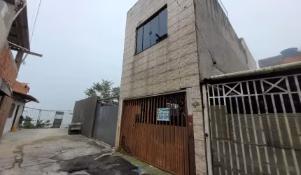 Sobrado à Venda com 3 quartos no Sítio dos Vianas - Santo André - SP