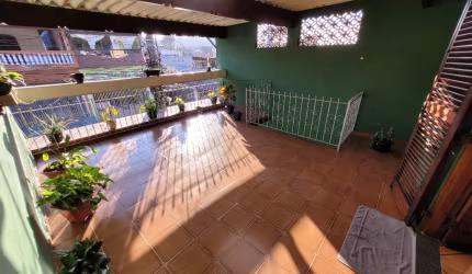 Sobrado à Venda com 3 Quartos e 3 WC's no Condomínio Maracanã, Santo André