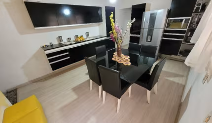Sobrado à Venda com 3 dormitórios e 3 WC's em Vila Assis, Mauá