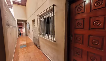 Casa Assobradada à Venda com 3 Quartos e WC no Jardim Marek
