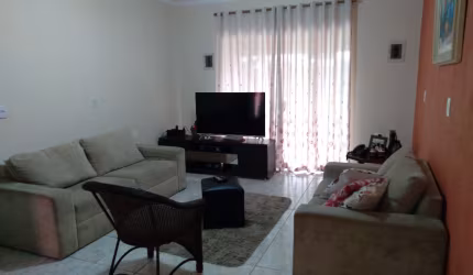 Sobrado à Venda com 4 Quartos e WC's no Jardim Marek, Santo André, SP