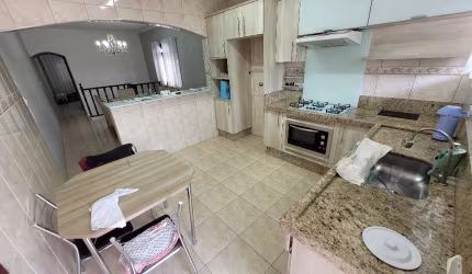 Casa à Venda com 3 Quartos e 3 WC's na Cidade São Jorge, Santo André, SP