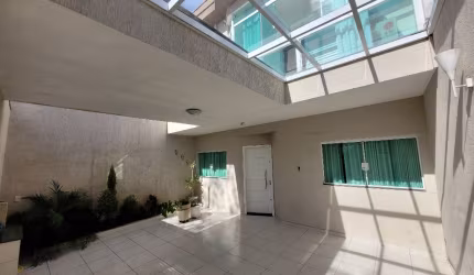 Sobrado à Venda com 3 Quartos e 3 WC's na Cidade São Jorge, Santo André, SP