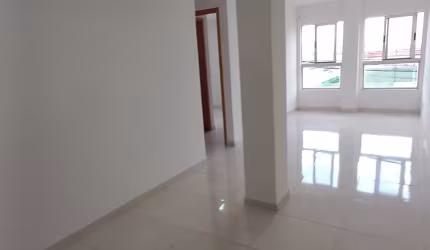 Alugo Lindo Apto em Candeias. Na Av. Bernardo Vieira de Melo em Candeias. 2 quartos,  sendo 1 suíte. 1.800. 1 vaga de garagem. Agende uma visita 81.99990-8717.