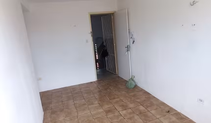 Alugo Apto em Barra de Jangada,  2 quartos, R$ 900,00 ( terceiro andar de escada) 81.99990-8717
