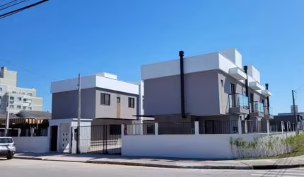 Sobrado para Venda em Palhoça, Nova Palhoça, 3 dormitórios, 1 suíte, 3 banheiros, 1 vaga