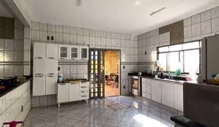 Casa com 3 dormitórios à venda, 144 m² por R$ 230.000,00 - Hussein Genha - Barretos/SP