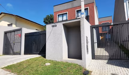 Sobrado novo, de 93m² no Santa Cândida