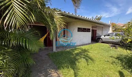 Casa 03 Dormitórios c/01 suíte - 4 quadras do mar