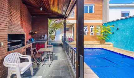 Dois lindos sobrados no mesmo terreno, com piscina na estação Conceição do metrô!