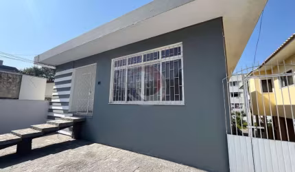 Casa com 3 quartos para alugar na Rua José Batista Rosa, 161, Trindade, Florianópolis por R$ 4.900