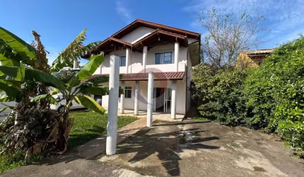 Casa com 3 quartos para alugar na Rua José Elias Lopes, 576, Campeche, Florianópolis por R$ 6.000