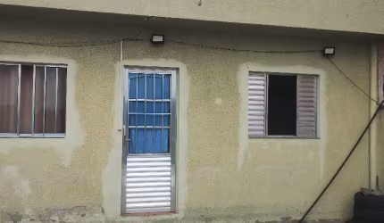 Oportunidade de Investimento: Casa Espaçosa com Comércio Locado!
