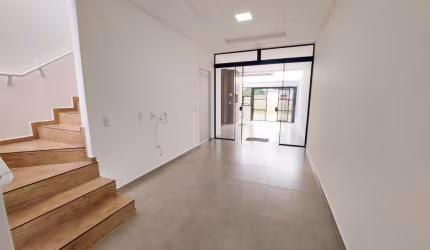 Sobrado para Venda em Balneário Piçarras, Centro, 2 dormitórios, 2 suítes, 3 banheiros, 2 vagas