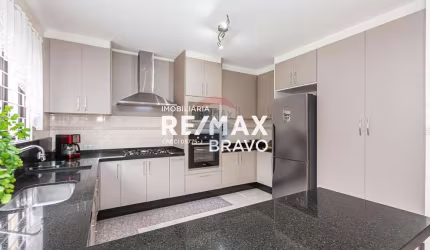 Sobrado – 290 m2 – 3 ou 4 Quartos – 3 Banheiros – 4 Vagas – Jardim das Américas – Curitiba/PR