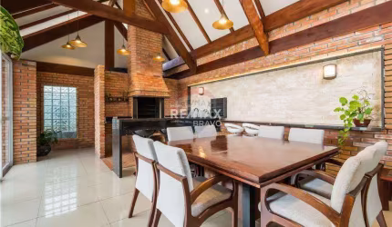 Casa 4 dormitórios, quintal e espaço gourmet
