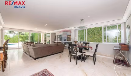 Casa em condomínio com 757m², 6 suítes e 7 vagas no Campo Comprido