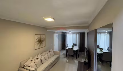 SOBRADO DUPLEX DE FRENTE PRA RUA, 120m2, SEMI MOBILIADO, NO BAIRRO XAXIM EM CURITIBA, COM 03 QUARTOS SENDO 01 SUÍTE, 03 VAGAS DE GARAGEM