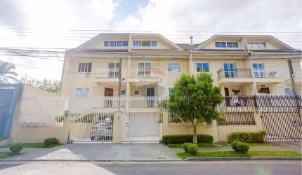Sobrado triplex com 205m² - 3 quartos  ( 1 suíte com sacada )  com quintal e amplo espaço - Bairro -Hauer