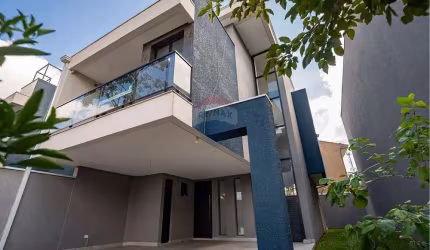 Sobrado novo à venda no Cajuru, com 174m², 3 quartos sendo 1 suíte
