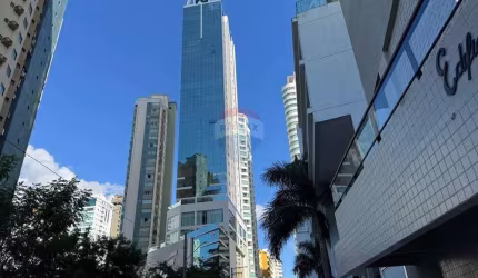 Apartamento em Balneário Camboriú na Quadra Mar da Barra Norte, Edifício Skyline Tower, com 151m2, 4 suítes, 2 vagas de garagem