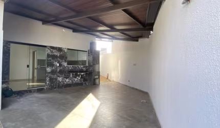 Casa com 3 quartos, sendo 3 suítes, 2 closet, área gourmet - em frente ao lago