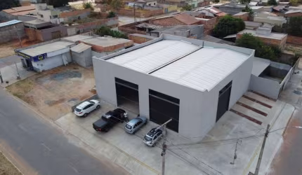 GALPÃO DE ESQUINA - 3 PORTAS AUTOMATICAS - SETOR PARAÍSO - SENADOR CANEDO