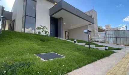 Linda casa térrea à venda no Jardins Nápoles - Senador Canedo