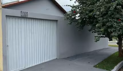 Casa de Esquina com 2 Quartos, Suíte e Amplo Quintal no Solar Monte Cristo