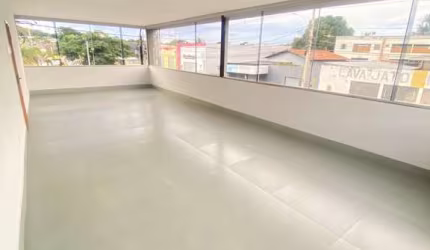 Sala comercial com copa e banheiro na Av. José Carneiro 