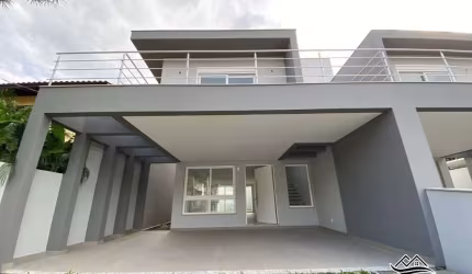 Casa com 3 quartos à venda na Prof. Marcos Cardoso Filho, 2, Córrego Grande, Florianópolis por R$ 1.890.000