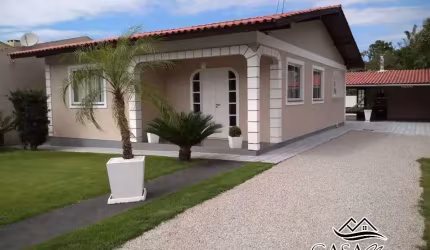 Casa com 3 quartos à venda na Servidão Cacupé, 10, Cacupé, Florianópolis por R$ 1.350.000