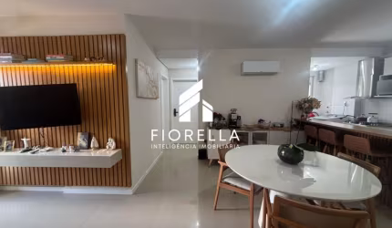 Apartamento de 02 dormitórios, sendo 01 suíte, à venda, no bairro Campinas em São José