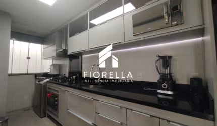 Apartamento com 2 dormitórios no bairro Serraria, em São José/SC