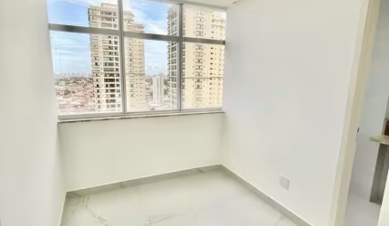 Oportunidade para Locação de Sala Comercial - OTC - Andar Alto - Candelária
